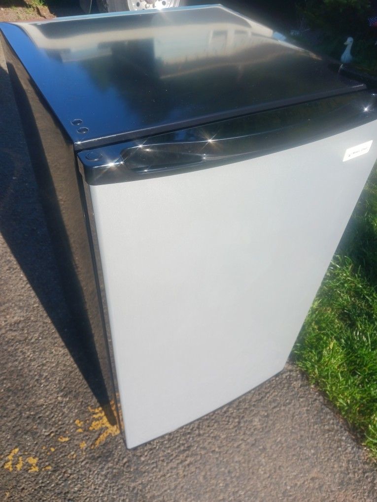 Magic Chef Mini Fridge