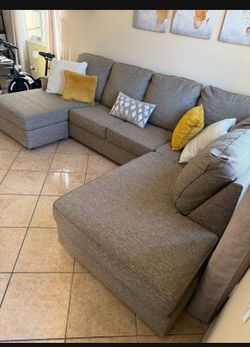 Beautiful sectional couch with double chaise.