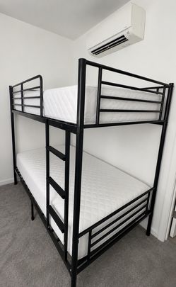 2 bunk beds +3 mattress included