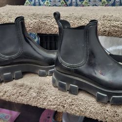 Size 8 Boots Like New