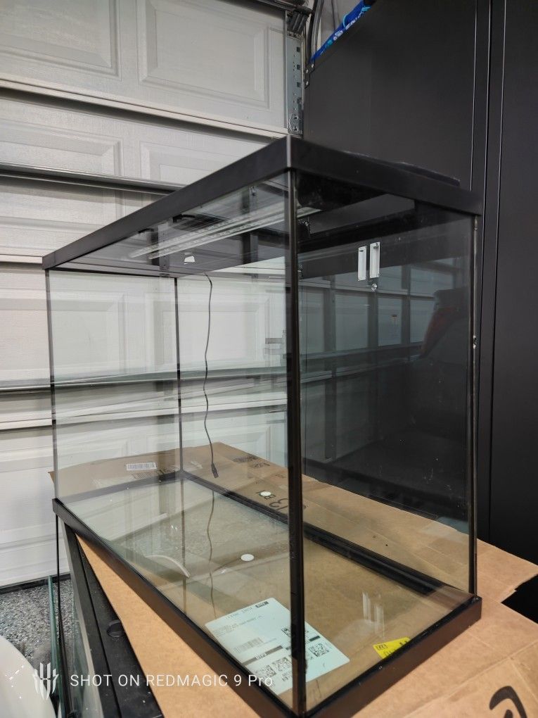 Fish Tank 30 X 20 X 12"