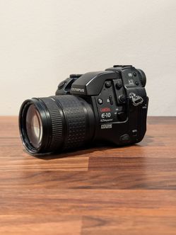 Olympus Camedia E-10 digital camera.