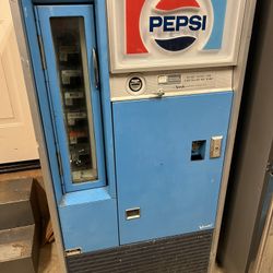 Working Full Size Old School Pepsi Machine 