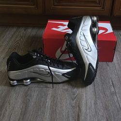 NIKE SHOES  SIZE 12