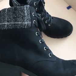 Woman’s Black Boots