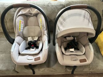 Maxi Cosi baby lightweight car seats with bases / with newborn insert x2 $80 each
