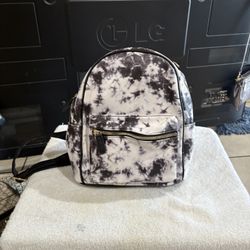 backpack black and white