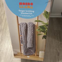 Mondo Llama Finger Knitting Blanket 