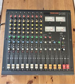 Tascam M-208 Vintage Mixer