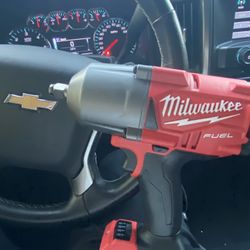 Milwaukee Fuel Impact 1/2” High Torque Wrench (1400 Lbs Of Torque Impacto Para Quitar Llantas 