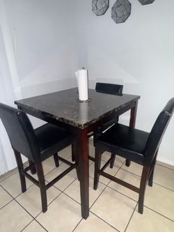 Comedor con 3 sillas