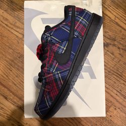 Nike SB Dunk Low “Nardwuar”
