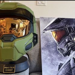 Halo Master Chief Helmet (Display Piece) + Halo Master Chief Metal Wall Art