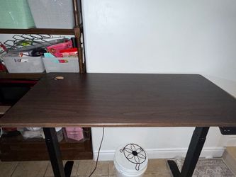 Electric height-adjusting Standing Desk with Wood Top