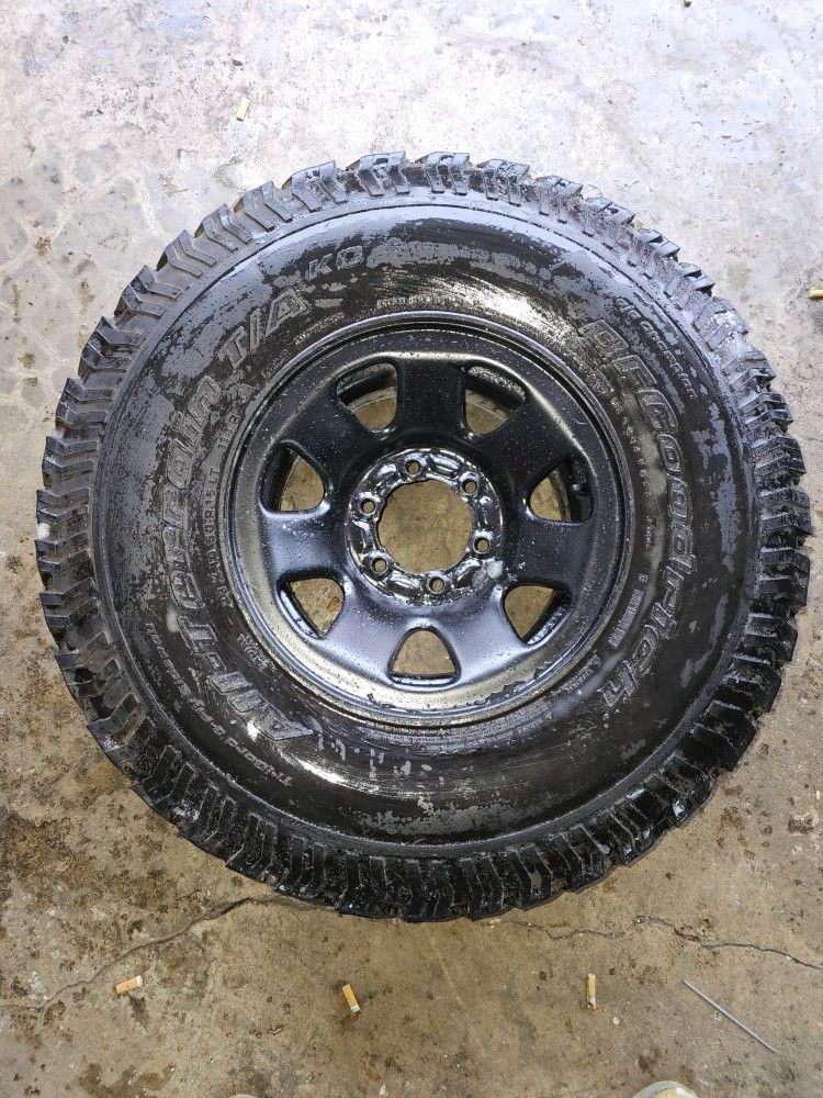 NEW 33" KO2 TIRE ON CHEVY WHEEL - 6x139.7 - 33"x10.5x15