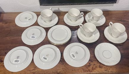 LENOX 24 PIECE NWT USA MADE FINE CHINA SET PRICE IS FOR EVERYTHING! 