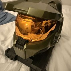 Halo 3 Legendary Edition Helmet And Stand
