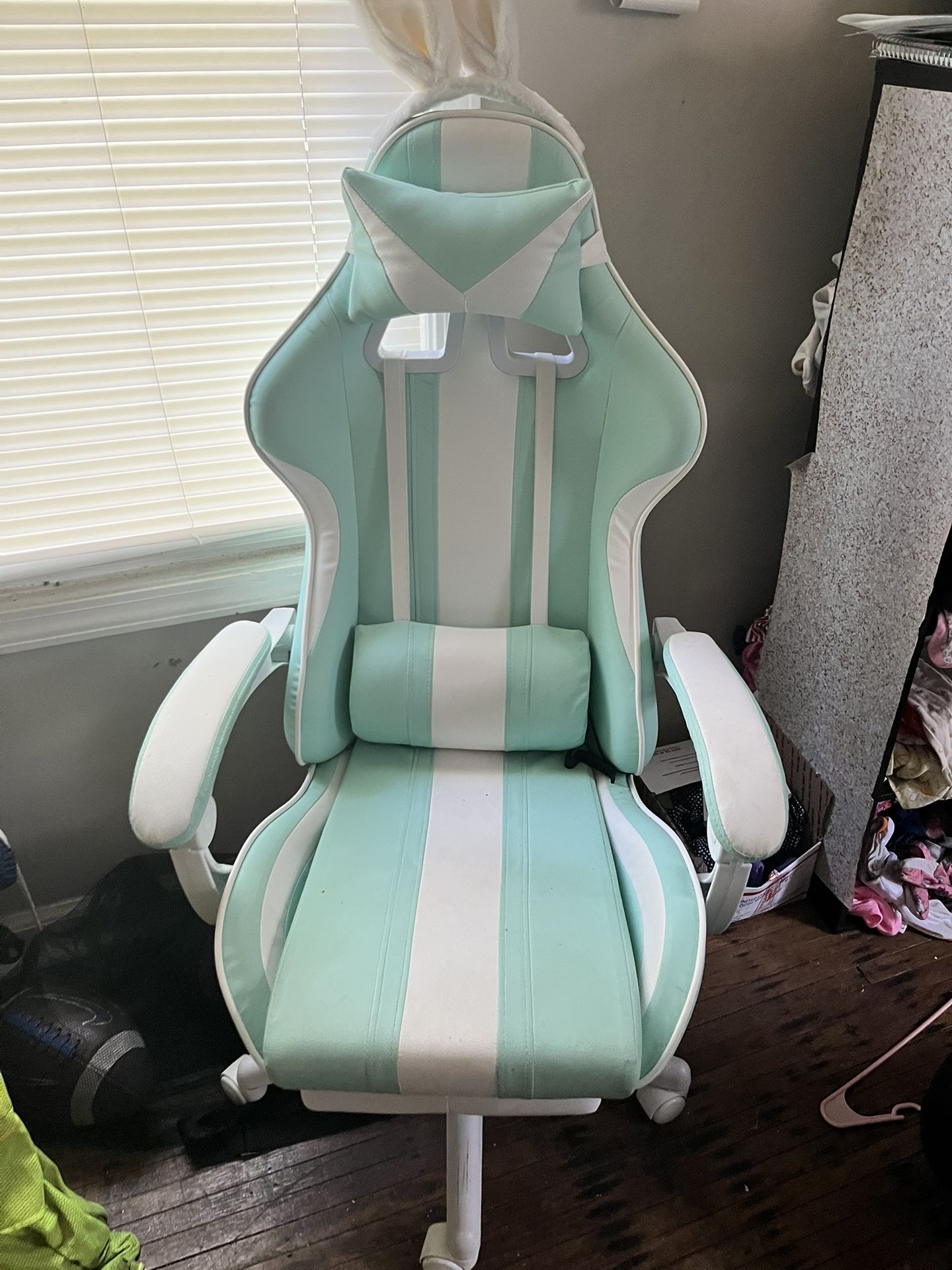 Female Game Chair