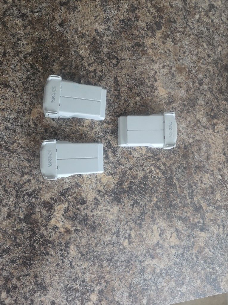 3 Dji Mini 4 batteries
