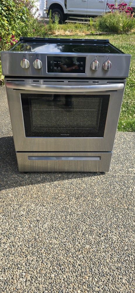 Frigidaire Stove 30w Stainless Steel) I Can Help You With Free Delivery Within 10 Miles Distance