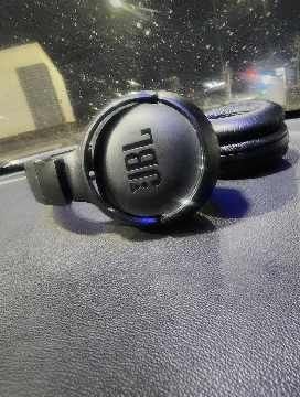 JBL HEADPHONES $60 