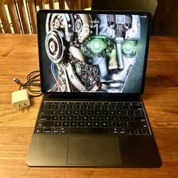 2024 Apple iPad Pro 13 Inch M4  7th Gen ,512 GB,WIFI + Cellular ,Battery Cycles  8 With , Magic Keyboard 