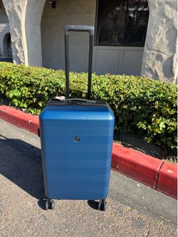 Swiss Gear 2-Tone Black & Blue Medium Expandable Check-In Spinner Luggage