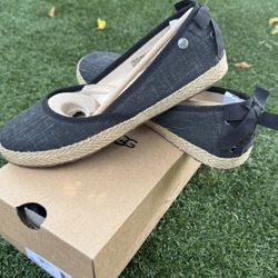 UGG Women’s Flat Shoes 