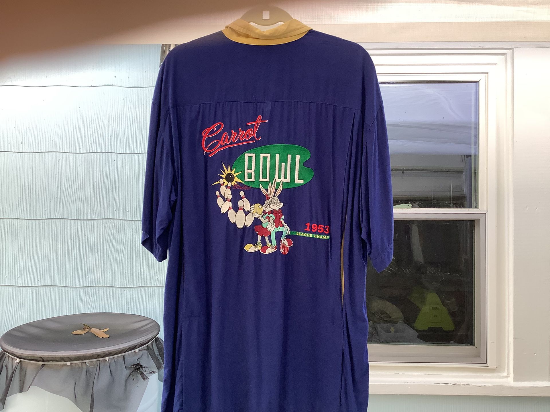WB Bowling League Shirt M Blue Yellow Carrot Bowl Bugs Bunny 1953 League Champ