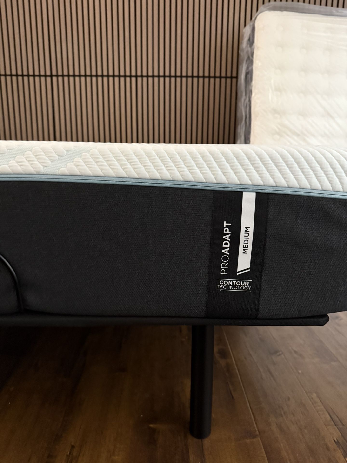 NEW Queen Size Temperpedic Mattress w/platform