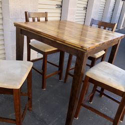 Table Small 4 Chairs 