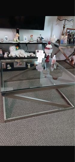 3  living room tables  whit 2 lamps