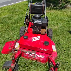 32 In Encore Walk Behind Mower W Bagger 