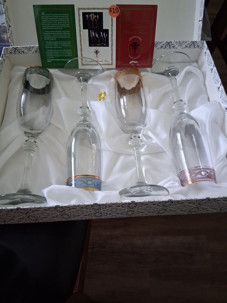 Champagne Glasses Set
