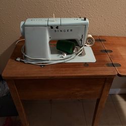 Singer Sewing Machine 
