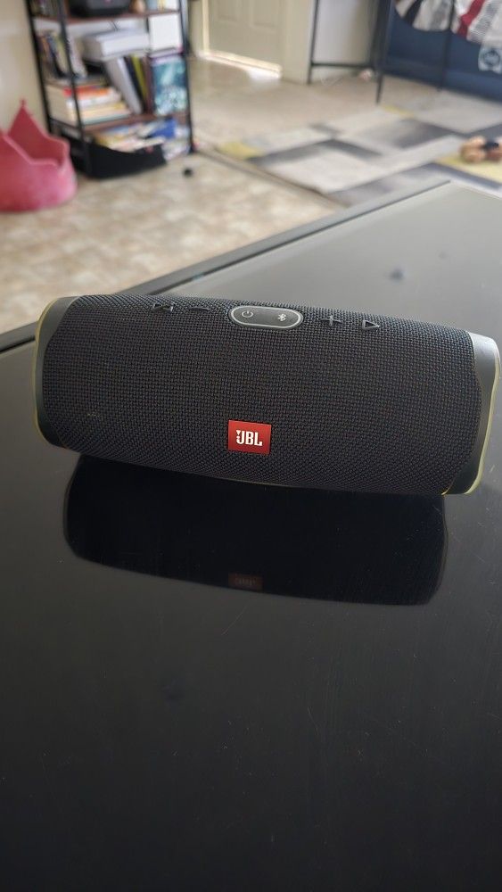 JBL Charge 4