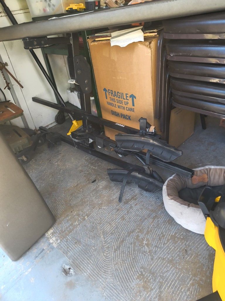 Thule Rack Great For Vehicles With Hitch For Bikes Etc