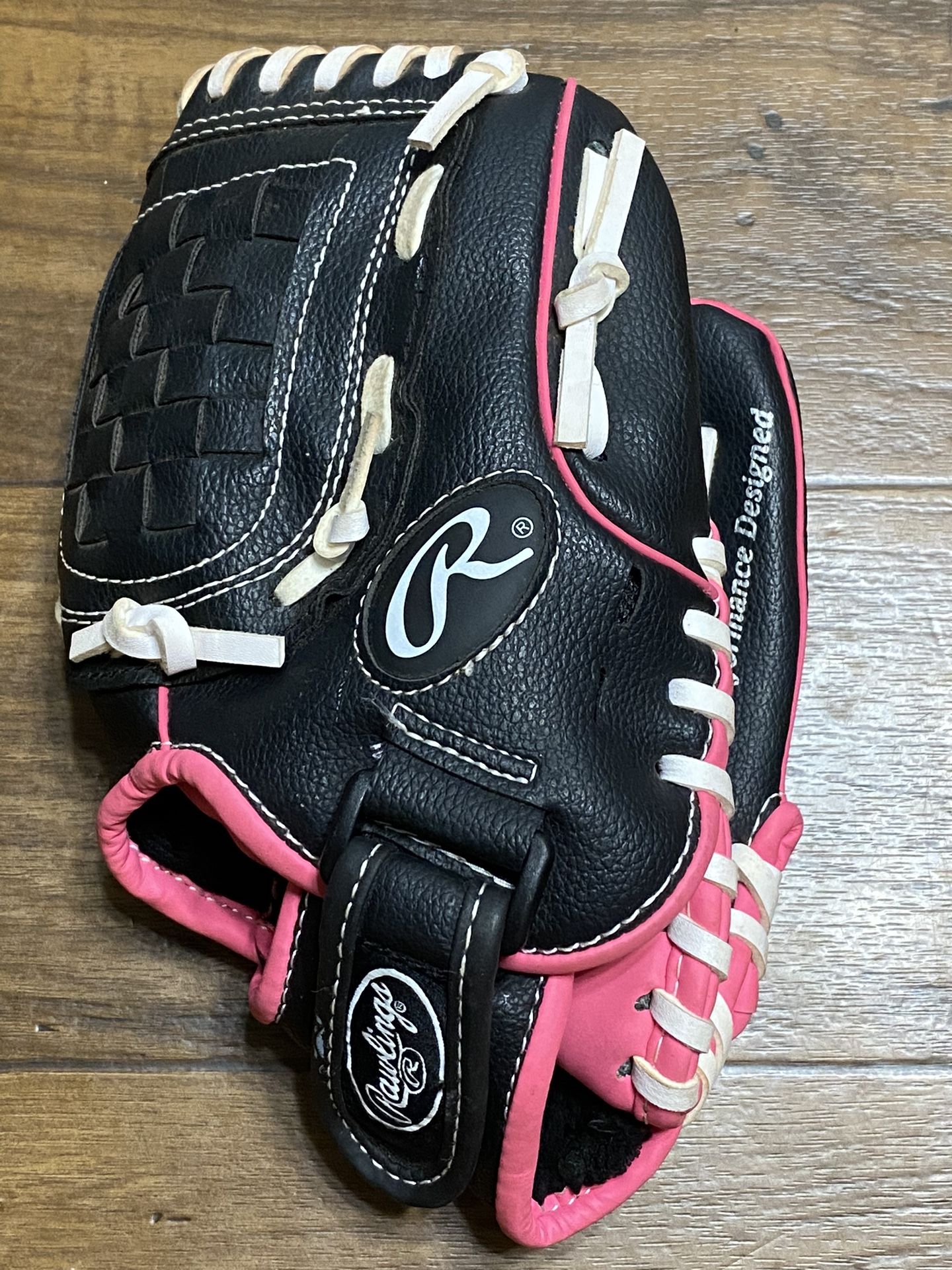 Rawlings youth Softball Glove, size 10.5”, right hand thrown