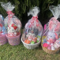 Hello Kitty And Friend Baskets 