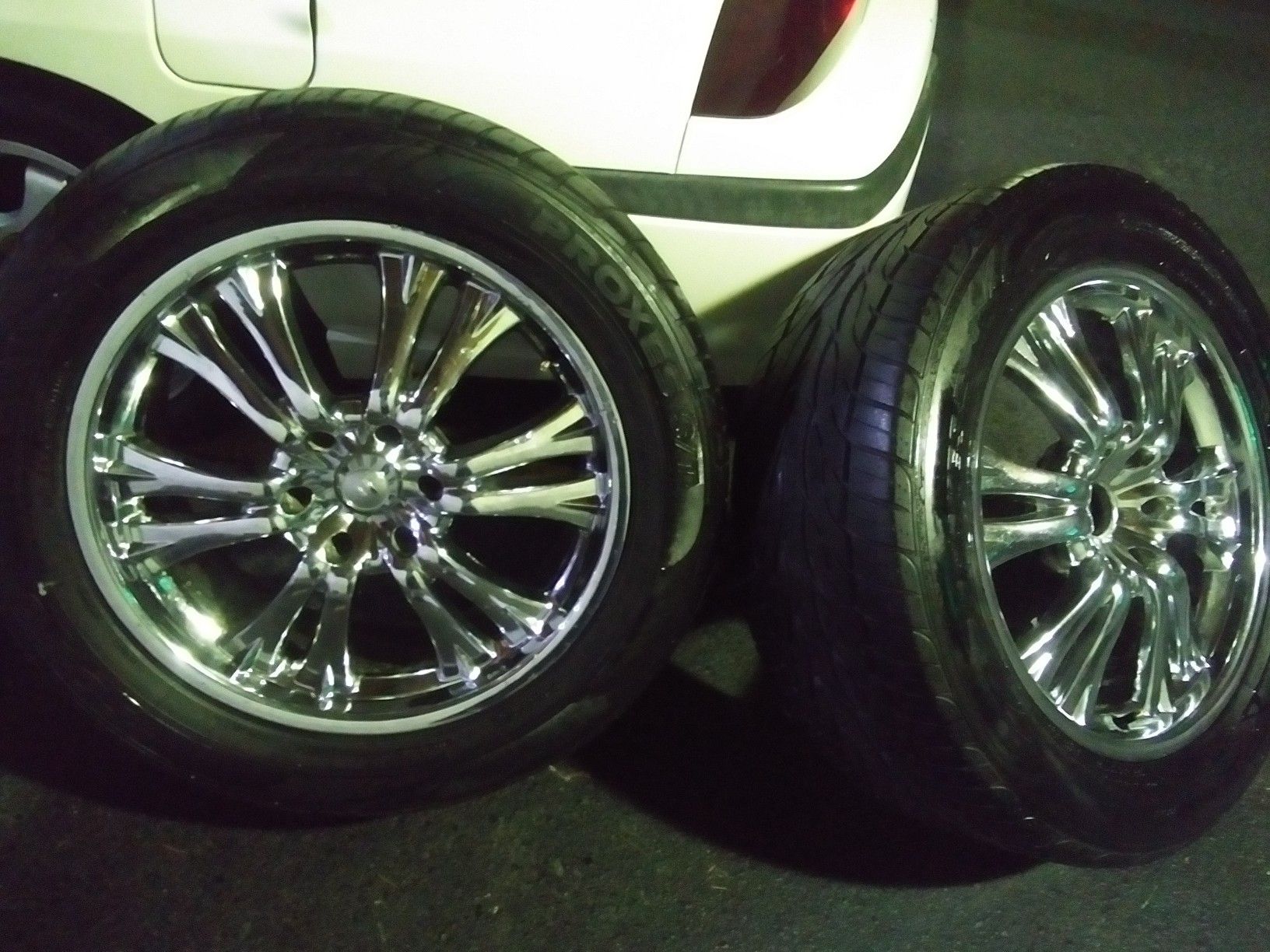 20 inc rims(6 lugg) in perfect condition tread is still good
