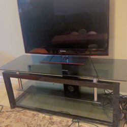 32 Inches Samsung TV With Stand tV For Sale
