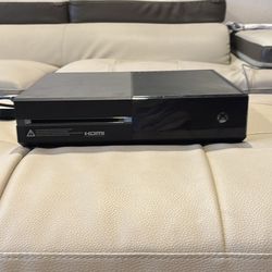 Microsoft Xbox One Console 500GB with 3.5mm Jack Controller - Black