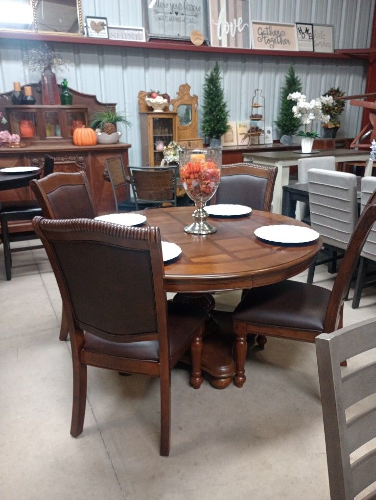 Elegant Round Dining Room Table Set