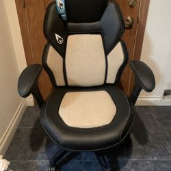 DPS Gaming 3D Insight Office Chair with Adjustable Headrest