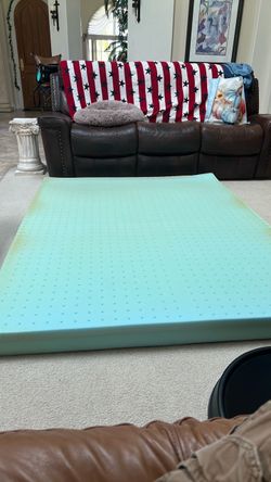 Queen mattress memory foam topper (Like New)- make offer
