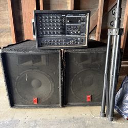 Yamaha EMX62 mixer PA system with two Fender 115ELC speakers