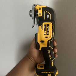 DEWALT 20V MAX XR Cordless Brushless 3-Speed Oscillating Multi Tool 