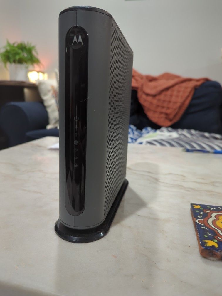 Motorola MG7540 Cable Modem AC1600 Dual Band Wi-Fi Router Combo 
