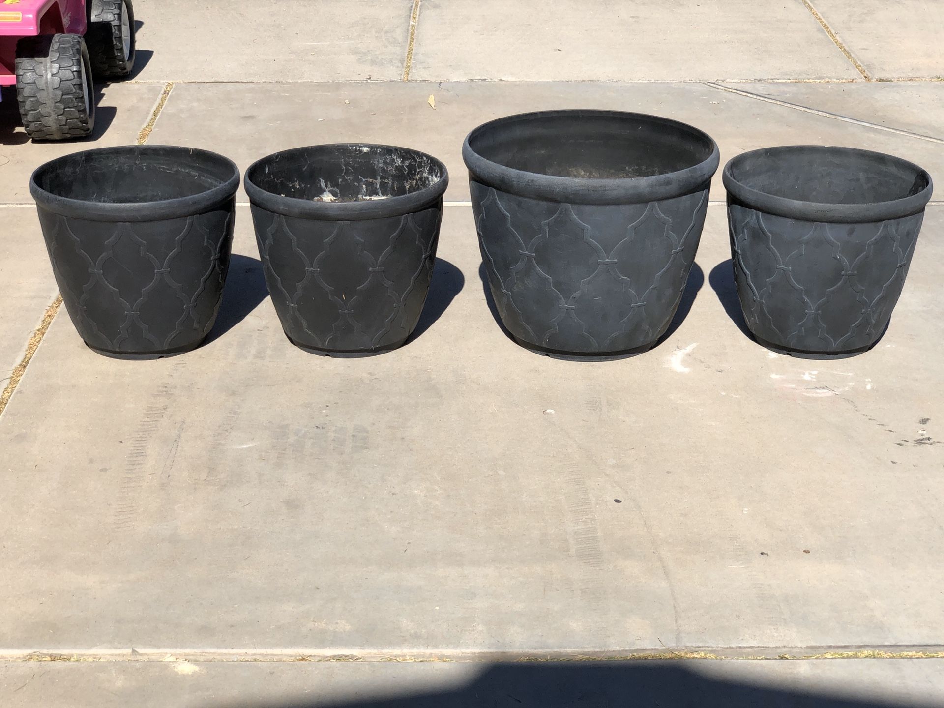 Set of 4 flower pots
