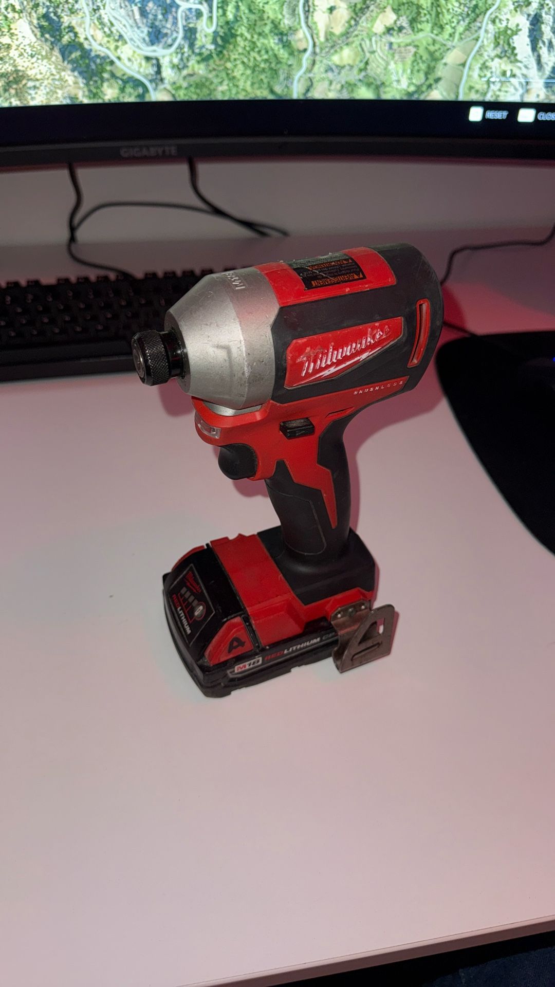 Milwaukee M18 Brushless Impact + Battery Combo